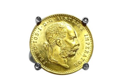 Oprawa złotej monety w pierścionku – historyczna biżuteria